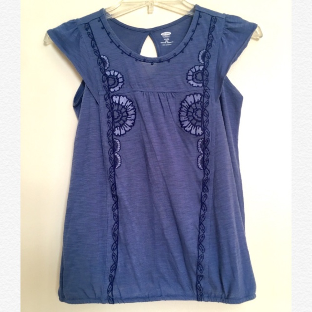 Old Navy Blue Embroidered Sleeveless Top🌀